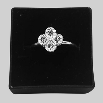Dunne iced out klaver ring - 925 zilver -