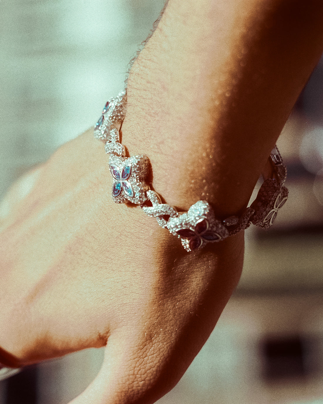 ICED OUT MOISSANITE BLAUW KLAVER ARMBAND 15 MM - 925 ZILVER -