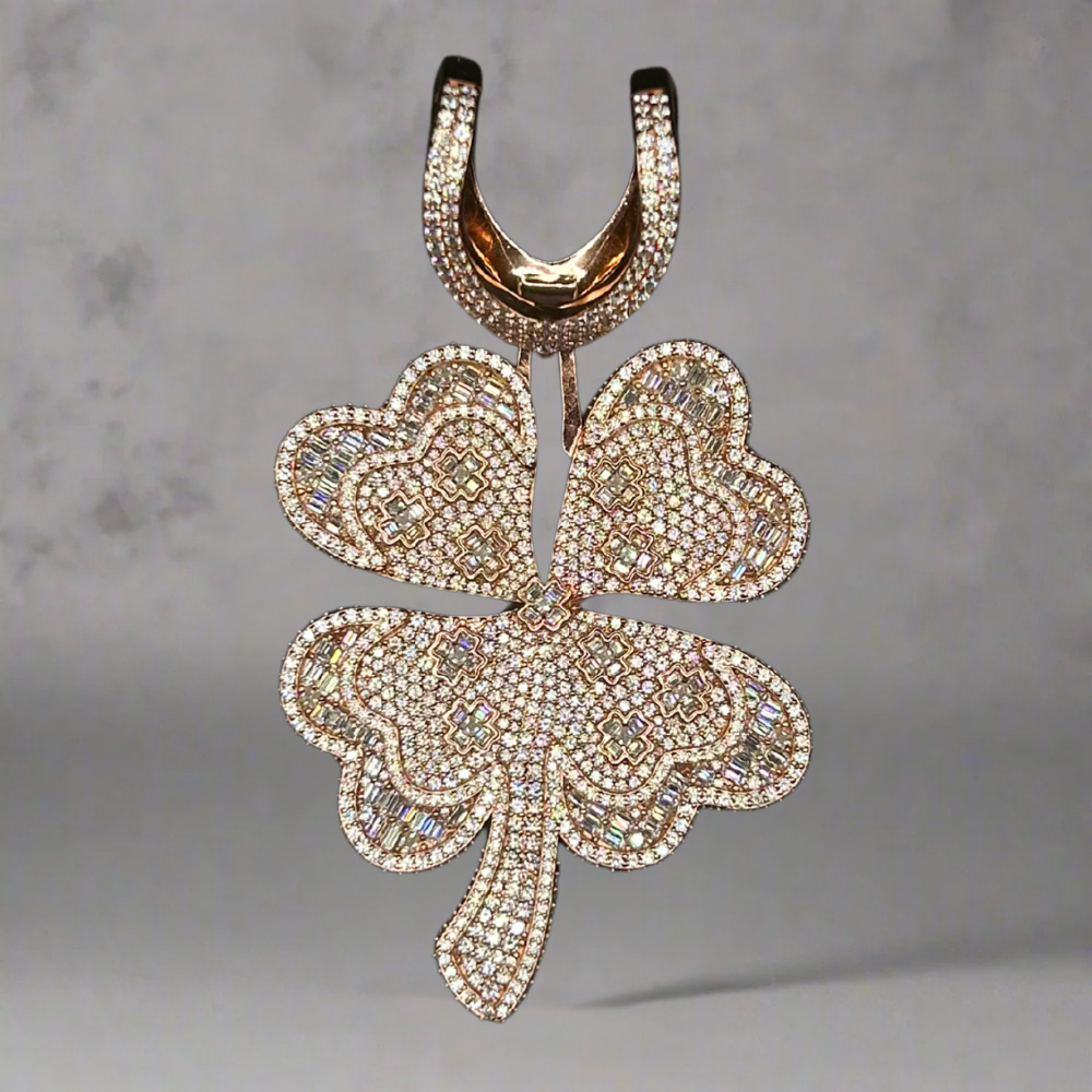 CUSTOM ICED OUT 'KLAVER' ROSÉ MOISSANITE DIAMANTEN HANGER - 925 ZILVER -