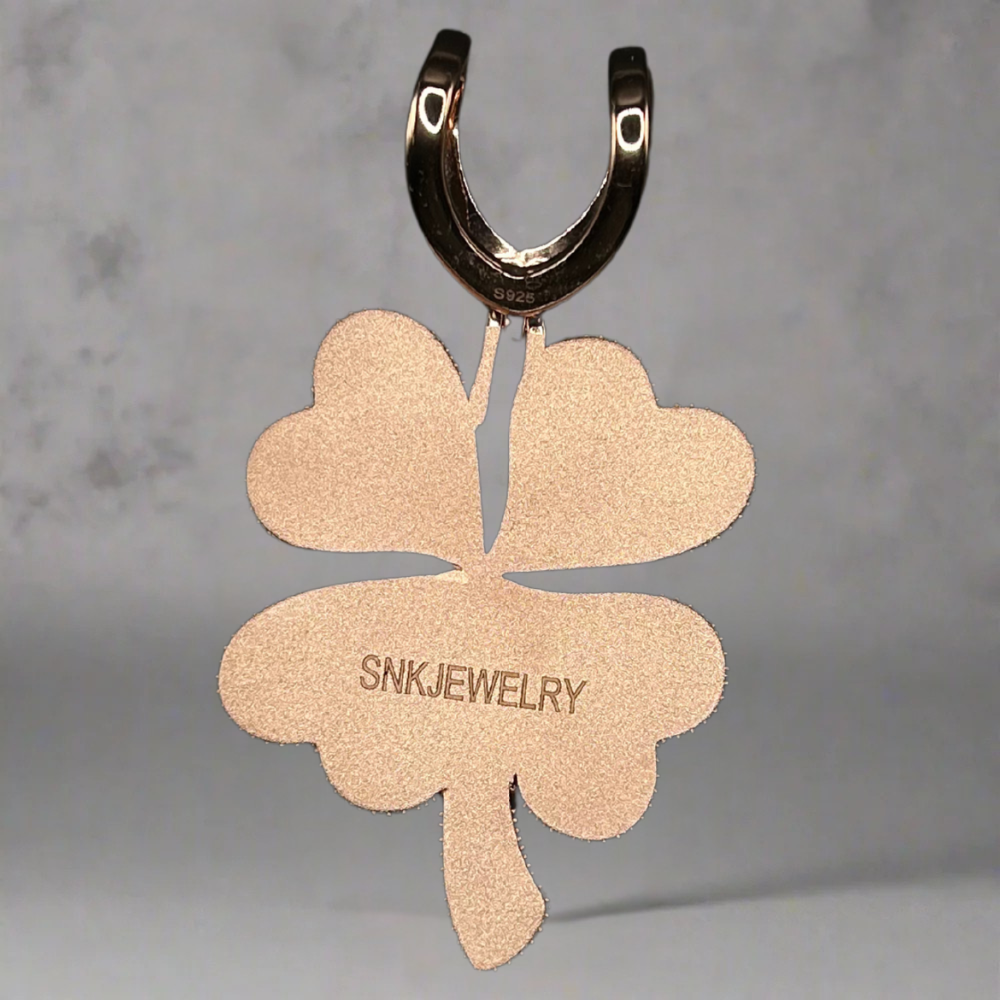 CUSTOM ICED OUT 'KLAVER' ROSÉ MOISSANITE DIAMANTEN HANGER - 925 ZILVER -