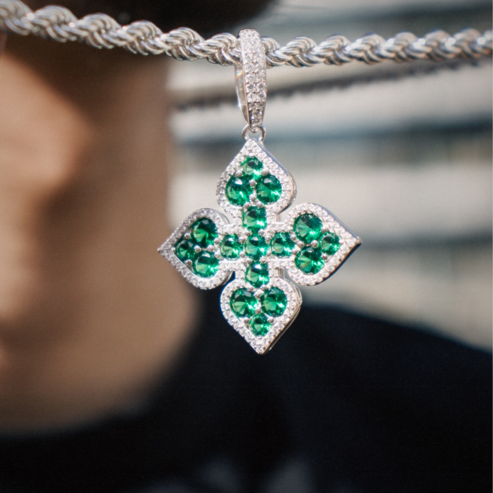 Iced out green clover pendant - 925 silver -